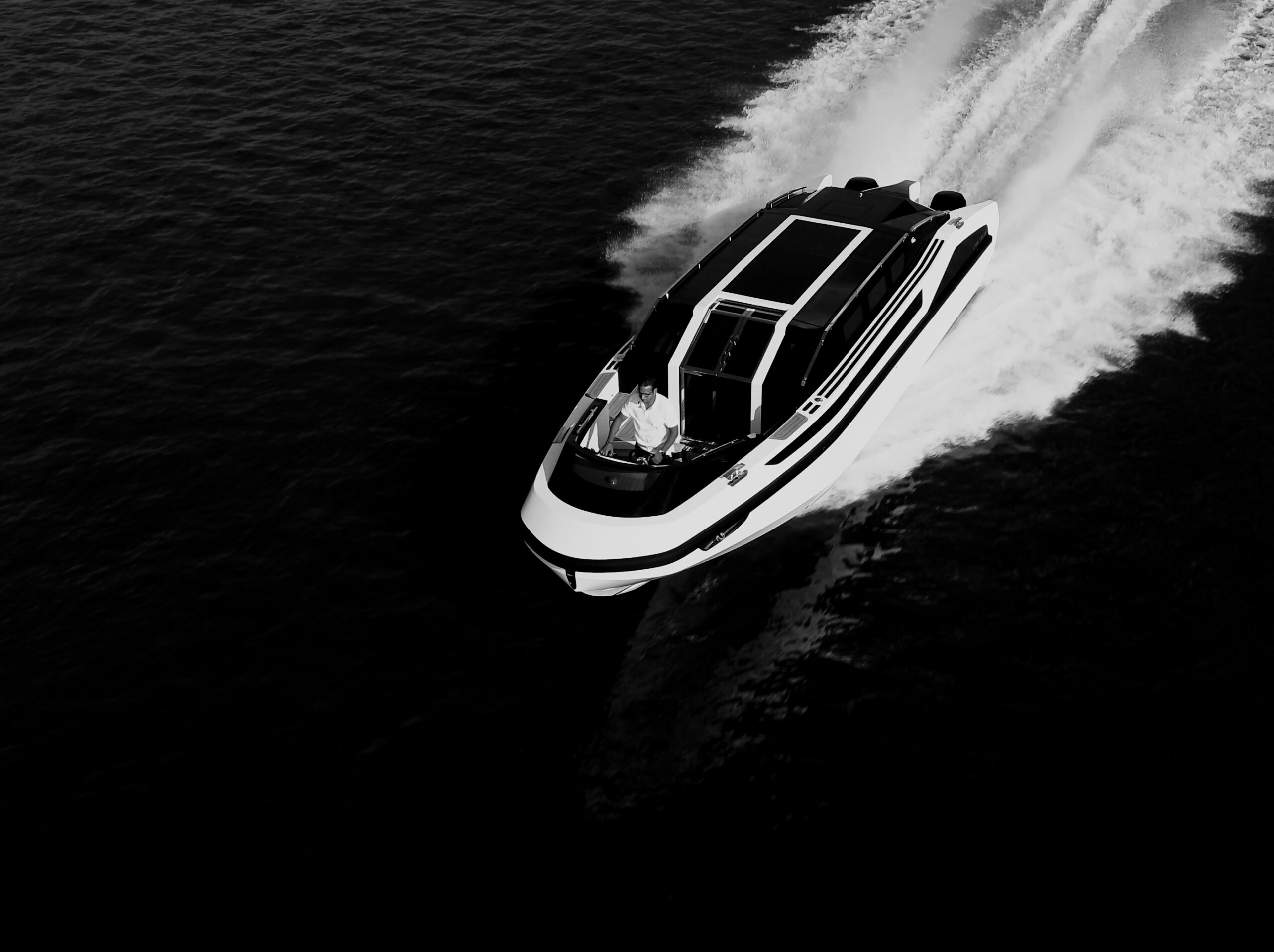 projects-vessels-limo-tender-lt34c-hullno1-1