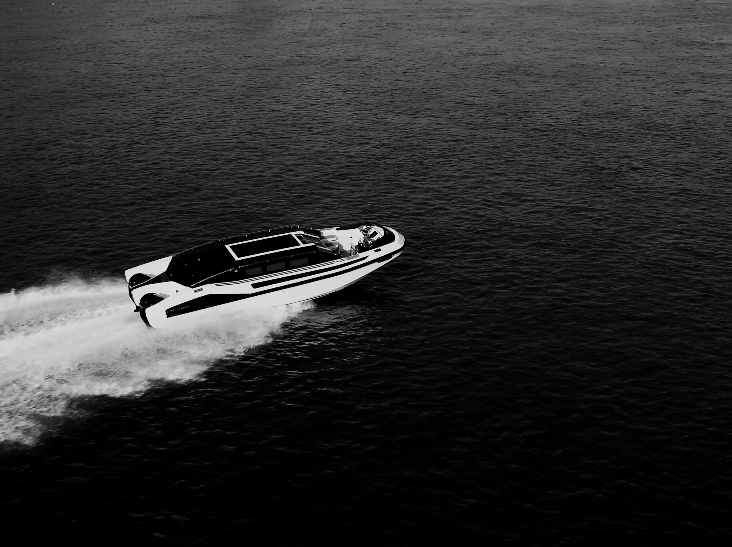 projects-vessels-limo-tender-lt34c-hullno1-4